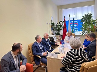 Вместе с Председателем Совета депутатов Татьяной Одинцовой прием вели депутаты Алексей Солдатенко, Вячеслав Киреев и Владимир Семин, а также присутствовали руководитель ТУ Лесной Городок Елена Морозова и представители администрации ТУ