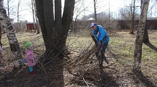 11 апреля депутаты Совета депутатов округа приняли участие в Субботнике