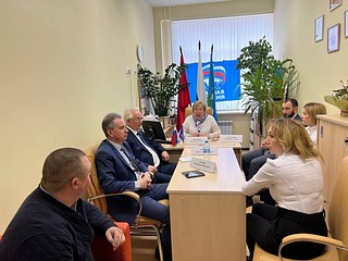 Вместе с Председателем Совета депутатов Татьяной Одинцовой прием вели депутаты Алексей Солдатенко, Вячеслав Киреев и Владимир Семин, а также присутствовали руководитель ТУ Лесной Городок Елена Морозова и представители администрации ТУ