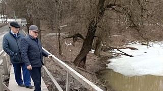 С 28 марта заместитель председателя Совета депутатов Александр Гусев совместно с представителями сектора территориальной безопасности, ГО защиты населения и территорий от ЧС Администрации Одинцовского городского округа проинспектировали состояние водоохранных зон и мест массового отдыха вблизи водных объектов