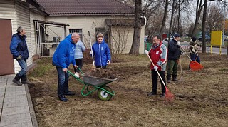 11 апреля депутаты Совета депутатов округа приняли участие в Субботнике
