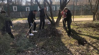 11 апреля депутаты Совета депутатов округа приняли участие в Субботнике
