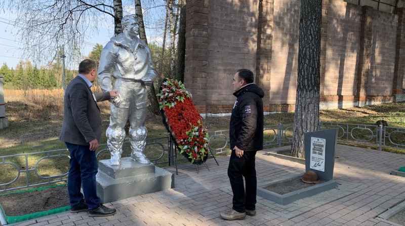 2Одинцовские депутаты в преддверии Дня Победы проводят мониторинг всех воинских мемориалов в округе