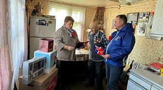 Депутаты поздравили ветеранов Великой Отечественной войны