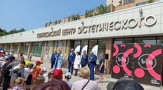 1 июня вместе депутаты Совета депутатов Одинцовского городского округа Татьяна Одинцова, Александр Гусев, Нина Гинтова, Вячеслав Киреев, Владимир Виницкий, Олег Цуцков, Владимир Семин, Андрей Яцышин, Максим Ганин вместе с начальником Управления образования Ольгой Ткачевой, начальником Управления по делам несовершеннолетних и защите их прав Ольгой Лимаровой, сотрудниками ГИБДД, сторонниками партии «Единая Россия» и молодогвардейцами приняли участие в торжественном открытии детского оздоровительного лагеря с дневным пребыванием в Одинцовском центре эстетического воспитания