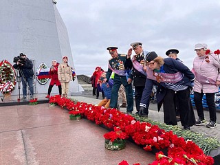 Делегация Одинцовского округа посетила город-герой Мурманск в рамках эстафеты «Салют Победе!»