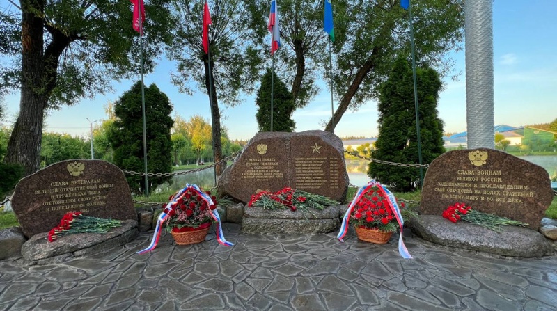 5Депутаты почтили память павших в годы Великой Отечественной войны