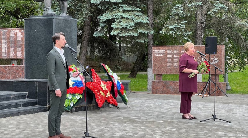 6Депутаты почтили память павших в годы Великой Отечественной войны