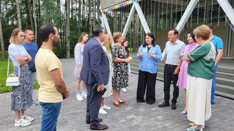 1Депутаты посетили с рабочим визитом «Парк Захарово».