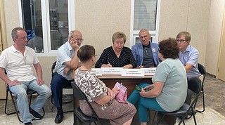 16 августа депутаты Совета депутатов Одинцовского городского округа Татьяна Одинцова, Александр Гусев, Олег Цуцков, Андрей Степченко и Геннадий Гарькавый провели прием населения по личным вопросам, который прошел в поселке Горки-2