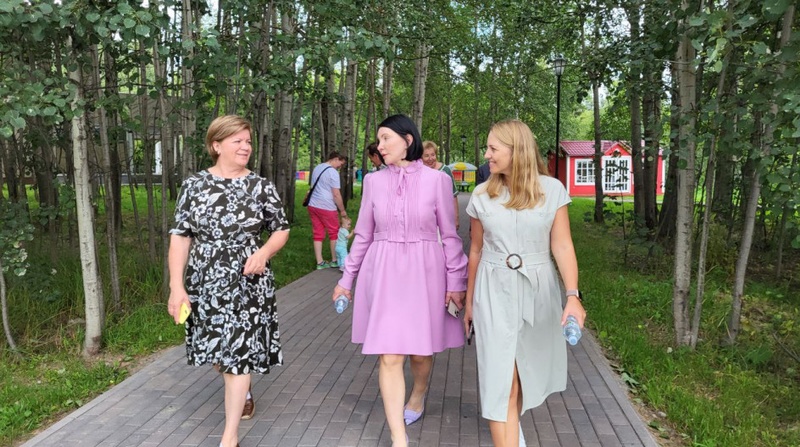 3Депутаты посетили с рабочим визитом «Парк Захарово».
