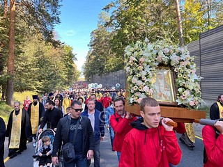 17 сентября в Усово прошел XII Елисаветинский крестный ход. Его посвятили 110-летию прославления священномученика Ермогена, патриарха Московского, вдохновителя народного ополчения, и 105-летию трагической гибели Святой Преподобномученицы Елизаветы Федоровны. Участие в крестном ходе принимали более 2 тысяч человек. Председатель окружного Совета депутатов Татьяна Одинцова и руководящий состав Администраций Одинцовского округа и городского округа Красногорск оказывали непосредственную помощь в организации мероприятия