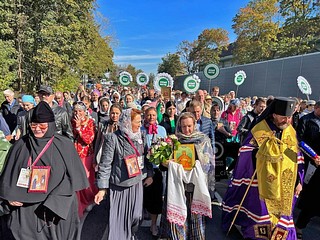 17 сентября в Усово прошел XII Елисаветинский крестный ход. Его посвятили 110-летию прославления священномученика Ермогена, патриарха Московского, вдохновителя народного ополчения, и 105-летию трагической гибели Святой Преподобномученицы Елизаветы Федоровны. Участие в крестном ходе принимали более 2 тысяч человек. Председатель окружного Совета депутатов Татьяна Одинцова и руководящий состав Администраций Одинцовского округа и городского округа Красногорск оказывали непосредственную помощь в организации мероприятия