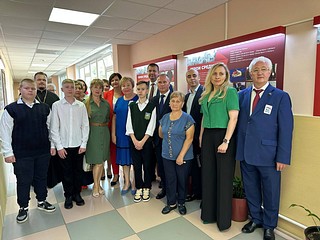 В Ликинской школе открыли Галерею Героя