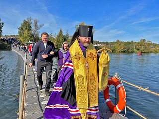 17 сентября в Усово прошел XII Елисаветинский крестный ход. Его посвятили 110-летию прославления священномученика Ермогена, патриарха Московского, вдохновителя народного ополчения, и 105-летию трагической гибели Святой Преподобномученицы Елизаветы Федоровны. Участие в крестном ходе принимали более 2 тысяч человек. Председатель окружного Совета депутатов Татьяна Одинцова и руководящий состав Администраций Одинцовского округа и городского округа Красногорск оказывали непосредственную помощь в организации мероприятия