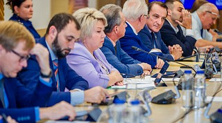 29 сентября в здании окружной Администрации прошло очередное заседание Совета депутатов Одинцовского городского округа. В нем также приняли участие глава Одинцовского городского округа Андрей Иванов и первый заместитель Председателя Московской областной Думы Лариса Лазутина