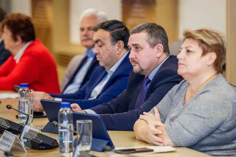 226 октября в здании окружной Администрации прошло внеочередное заседание Совета депутатов Одинцовского городского округа, на котором депутаты рассмотрели 12 вопросов