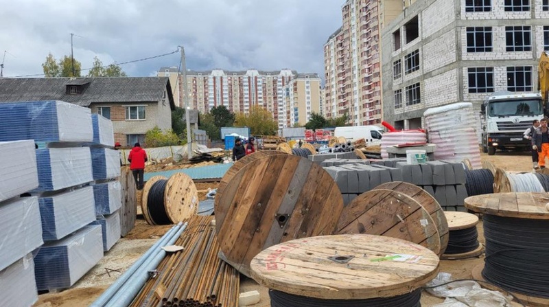3Депутаты проинспектировали ход строительства новой школы на 550 учеников в селе Немчиновка