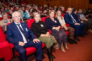 В Одинцовском городском округе стартовали отчеты заместителей Главы муниципалитета. Предварительные итоги 2023 года подводятся во всех ключевых сферах. Первым, 15 ноября, с отчетом по образованию, социальной сфере и здравоохранению перед жителями выступил заместитель главы округа Олег Дмитриев. Участие в мероприятии принимали депутаты Московской областной Думы и окружного Совета, представители общественных и ветеранских организаций, средства массовой информации