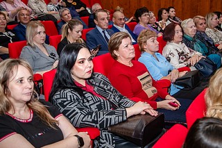 В Одинцовском городском округе стартовали отчеты заместителей Главы муниципалитета. Предварительные итоги 2023 года подводятся во всех ключевых сферах. Первым, 15 ноября, с отчетом по образованию, социальной сфере и здравоохранению перед жителями выступил заместитель главы округа Олег Дмитриев. Участие в мероприятии принимали депутаты Московской областной Думы и окружного Совета, представители общественных и ветеранских организаций, средства массовой информации