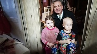 В рамках реализации благотворительной акции «Добрые дела» в Одинцовском городском округе продолжается мероприятие по исполнению новогодних желаний детей из малообеспеченных семей и семей, оказавшихся в трудной жизненной ситуации