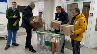 19 января депутаты Совета депутатов Одинцовского городского округа Олег Цуцков, Станислав Улитин и Андрей Яцышин передали гуманитарную помощь для бойцов в филиал № 3 Федерального госпиталя им. А. А. Вишневского Минобороны России в городе Одинцово