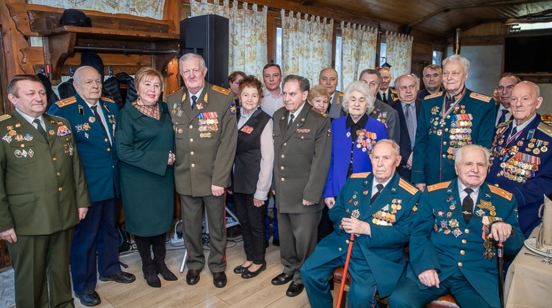 1Депутаты поздравили ветеранов Вооруженных сил по случаю Дня защитника Отечества