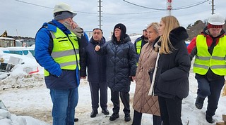 27 февраля депутаты Одинцовского городского округа совместно с первым заместителем председателя Московской областной Думы Ларисой Лазутиной проинспектировали ход строительства поликлиники на 300 посещений в сутки в Заречье