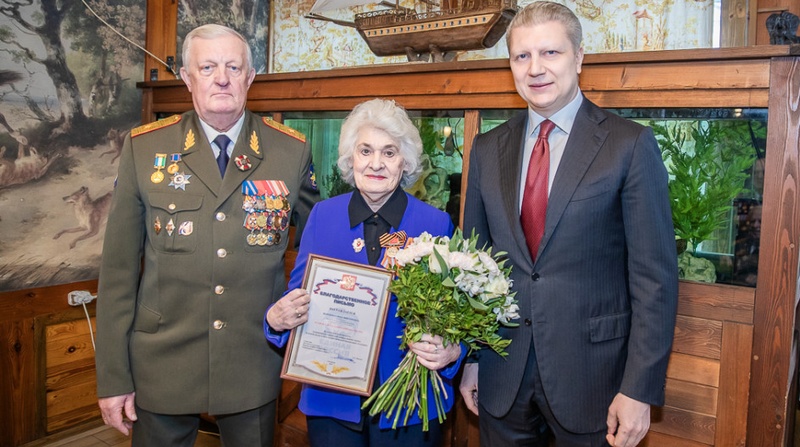 2Депутаты поздравили ветеранов Вооруженных сил по случаю Дня защитника Отечества