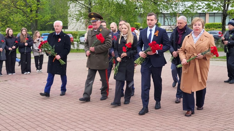 1Депутаты приняли участие в памятных митингах, посвященных 79-ой годовщине Победы в Великой Отечественной войне.