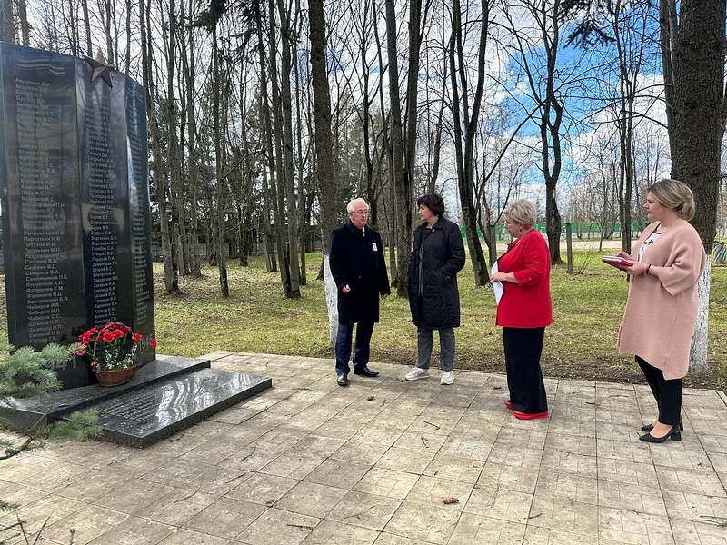 1Депутаты проверяют состояние и содержание воинских мемориалов на территории Одинцовского городского округа