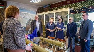 19 апреля депутаты Совета депутатов Одинцовского городского округа передали в фонды Одинцовского историко-краеведческого музея в городе Одинцово новые экспонаты, посвященные специальной военной операции на Украине