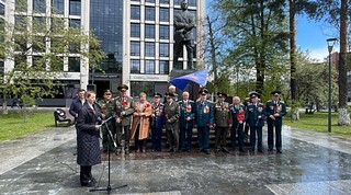 В преддверии Дня Победы в Одинцовском городском округе прошли праздничные и памятные мероприятия, посвященные 79-ой годовщине Победы в Великой Отечественной войне. Депутаты приняли участие в памятных митингах возле памятника Маршалу Советского Союза Георгию Жукову и памятника Маршалу СССР Митрофану Неделину. Мероприятие сопровождал духовой оркестр «Подмосковные вечера» под руководством Шамиля Насырова