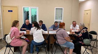 18 июня депутаты Совета депутатов Одинцовского городского округа провели прием населения по личным вопросам, который прошел в поселке Горки-2. Мероприятие прошло в рамках работы выездной Администрации в территориальном управлении Горское