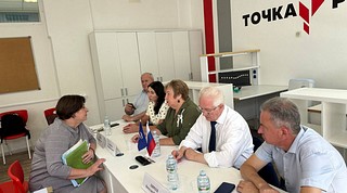 23 июля депутаты Совета депутатов Одинцовского городского округа провели прием населения по личным вопросам, который прошел в селе Жаворонки. Мероприятие прошло в рамках работы выездной администрации в территориальном управлении Жаворонковское. В их адрес поступило три обращения