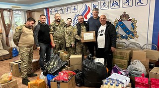 В Одинцовском городском округе продолжается благотворительная акция «Добрые дела», в рамках которой все неравнодушные могут посетить центры сбора гуманитарной помощи и доставить туда собранные средства первой необходимости и продукты для участников специальной военной операции, временных переселенцев и нуждающихся жителей Донецкой и Луганской республик, Запорожской и Херсонской областей
