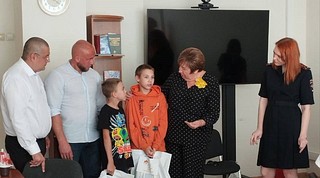 Депутаты активно принимают участие в благотворительной акции «Собери ребенка в школу»