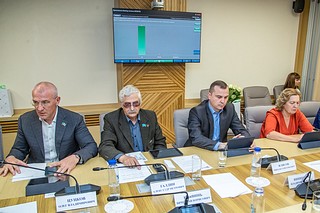 16 августа состоялось заседание Совета депутатов в здании окружной Администрации, на котором депутаты рассмотрели 30 вопросов