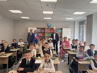 Депутаты посетили торжественные линейки в Одинцовских школах и поздравили всех присутствующих с Днем знаний