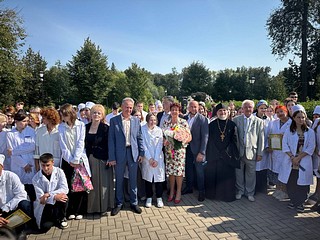 Депутаты посетили торжественные линейки в Одинцовских школах и поздравили всех присутствующих с Днем знаний