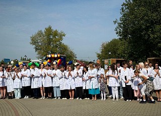 Депутаты посетили торжественные линейки в Одинцовских школах и поздравили всех присутствующих с Днем знаний
