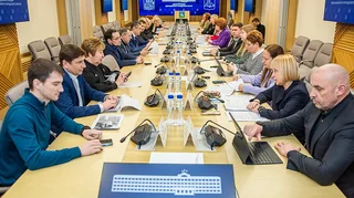 Депутаты Совета депутатов Одинцовского городского округа совместно с представителями Министерства транспорта и дорожной инфраструктуры, окружной администрации, транспортных компаний и местными жителями обсудили вопросы по повышению качества работы общественного транспорта