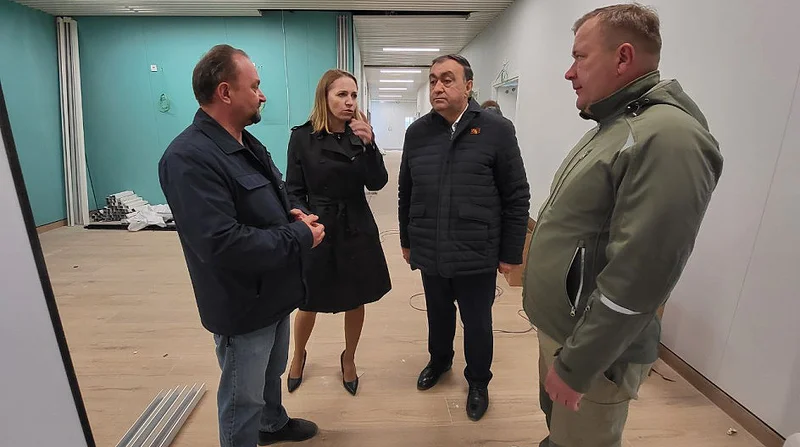 1Депутаты проинспектировали ход строительства консультативно-диагностического центра в селе Ромашково