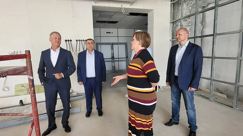 2Депутаты провели ход строительства новой школы в микрорайоне Восточный города Звенигород