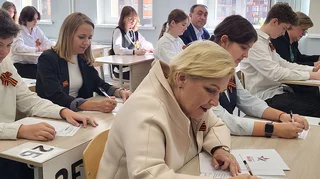 Депутаты приняли участие в написании «Диктант Победы»