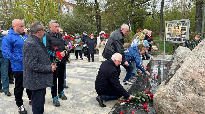 3Депутаты приняли участие в митинге по случаю Дня памяти жертв техногенных катастроф и участников ликвидации последствий радиационных аварий