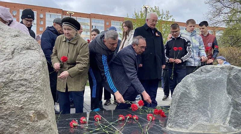 4Депутаты приняли участие в митинге по случаю Дня памяти жертв техногенных катастроф и участников ликвидации последствий радиационных аварий