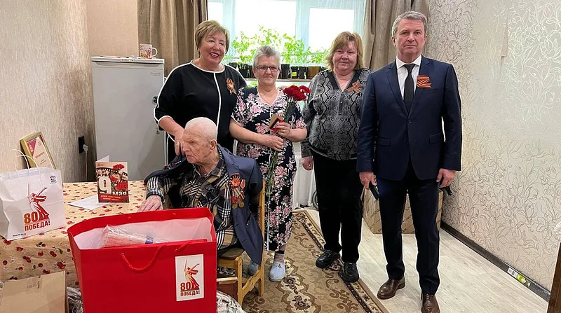 1Депутаты поздравили участников Великой Отечественной войны с 80-летием Великой Победы