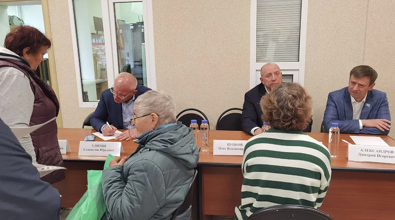 20 мая депутаты муниципалитета провели личный прием граждан в рамках выездной администрации в здании Дома молодежи в пос. Горки-2, Май