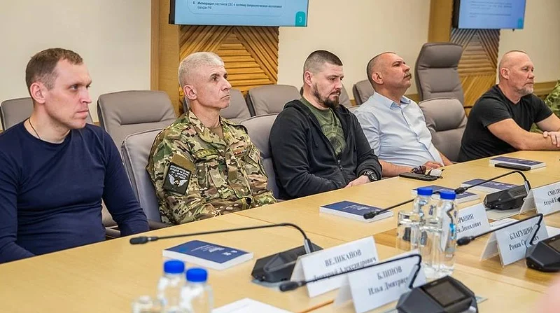 2Депутаты провели встречу с окружным отделением Ассоциации ветеранов СВО